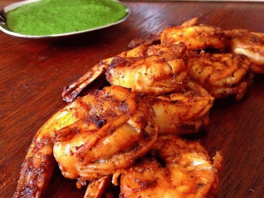 Photo of Shrimp on skewers with cilantro and mint chutney