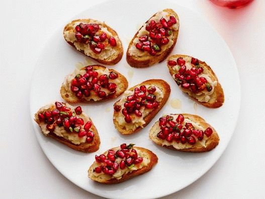 Photo of Crostini with white beans and pomegranate