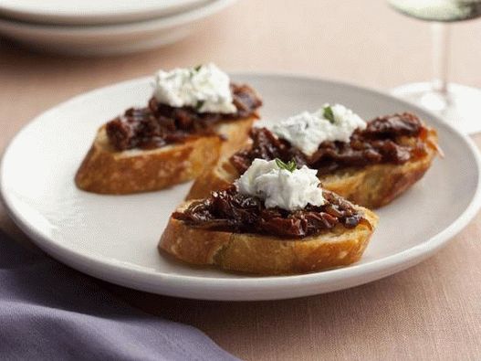 Photo of Crostini with sun-dried tomato jam