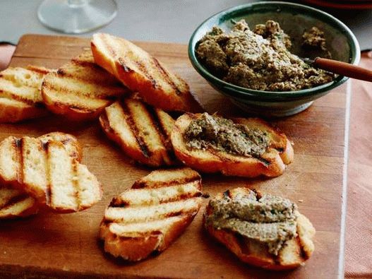Photo Crostini with mushroom pesto