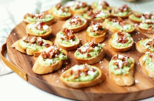 Photo of Crostini with mashed green peas