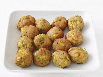 Photo Corn balls with pepper and green onions