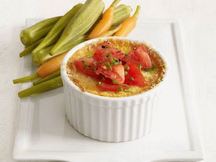 Photo Corn souffle with cheese and fresh tomatoes