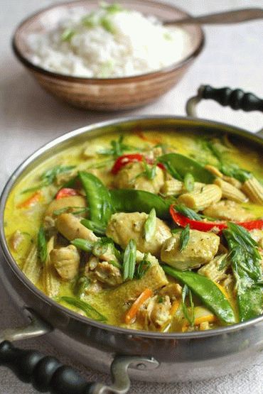 Photo Chicken stewed in coconut milk with lemongrass in Vietnamese