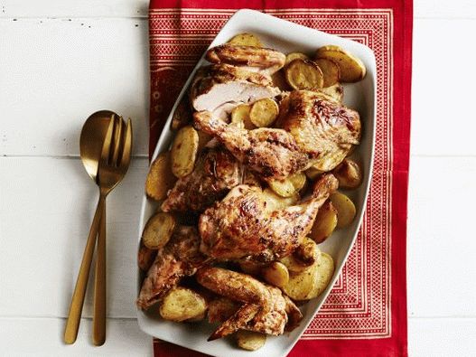 Photo Chicken baked with oranges, potatoes and cardamom