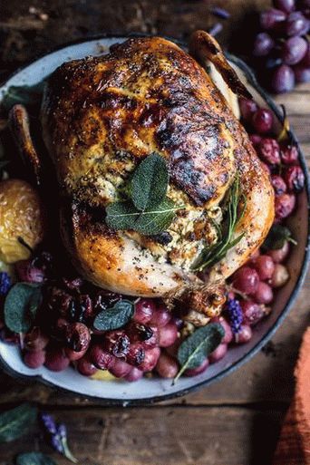 Photo Chicken baked with herbs for Sunday dinner