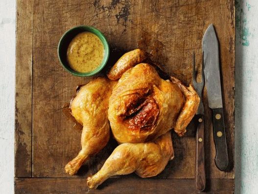 Photo Butterfly chicken with mustard vinaigrette sauce