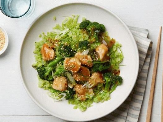 Photo Sesame Chicken with Broccoli Rice (Whole30 Diet)