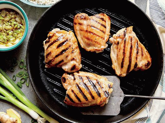Photo Chicken breast in a mixture of 16 grilled spices and cabbage salad with hot pepper