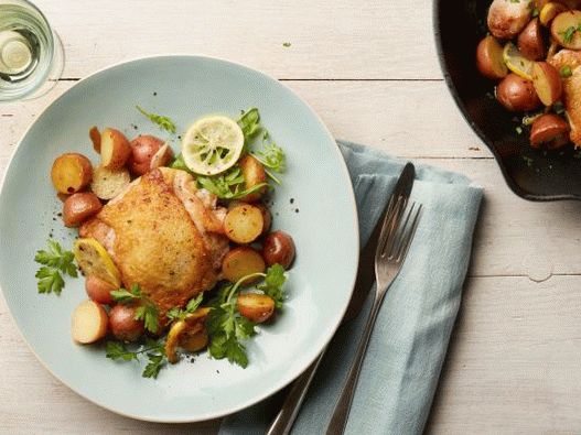 Photo Chicken thighs with potatoes, lemon and garlic