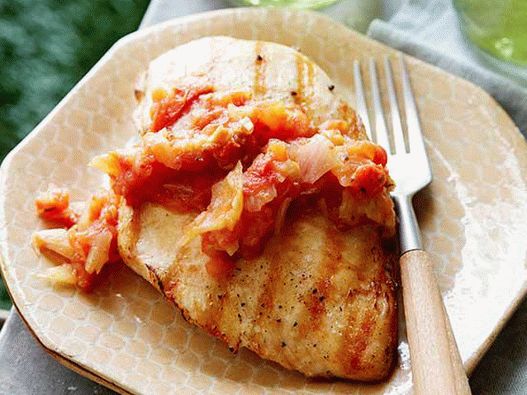Photo Grilled Chicken Breasts with Tomato Dip Sauce