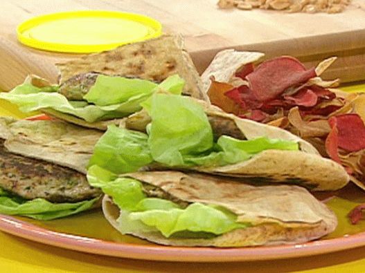 Photo of Chicken cutlets with chutney sauce in pita