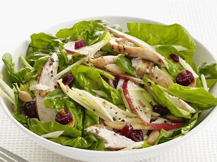 Photo Chicken Salad with Spinach and Gruyere Cheese