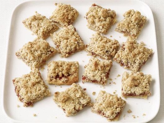 Photo Squares with jam and oatmeal