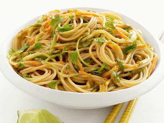 Photo Noodles with cold curry sauce