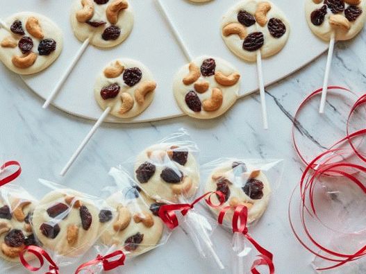 Photo of white chocolate lollipops