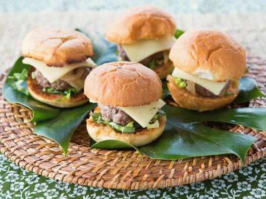 Photo of the dish - Slider burgers with a juicy beef patty