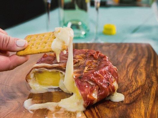 Photo of the dish - Brie cheese, grilled with pineapple, wrapped in bacon