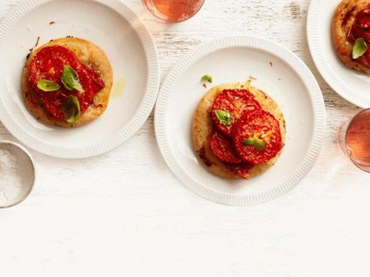 Photo of the dish - Pizzetti with salami, tomatoes and basil