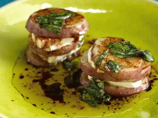 Photo of the dish - Grilled goat cheese and puff appetizer