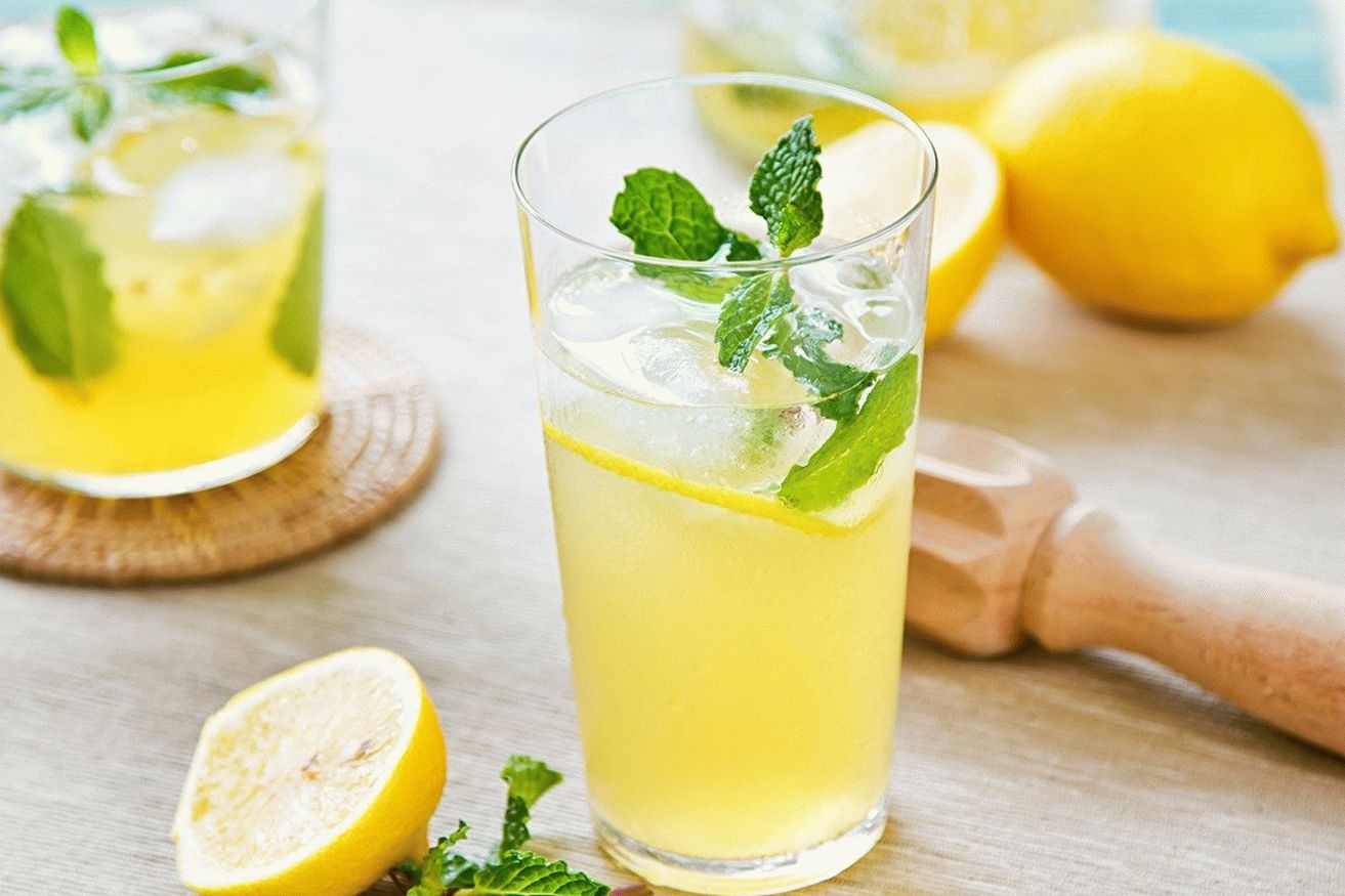 Lemonade lemon with mint