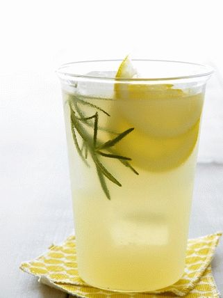 Photo Lemonade with rosemary