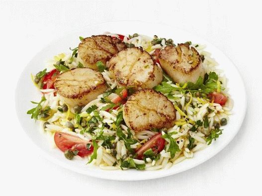 Photo Orzo lemon paste with scallops
