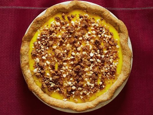Photo Lemon crumble (pie) with almonds