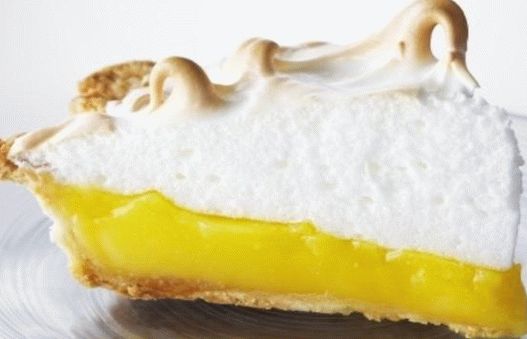 Photo Lemon pie with baked meringues