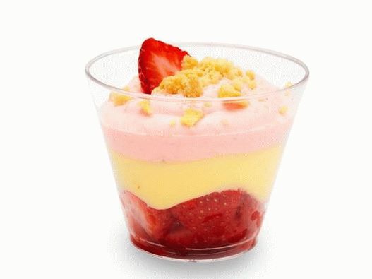 Photo Lemon Pudding with Strawberry Whipped Cream