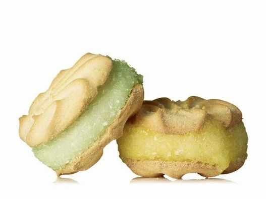 Photo Lemon ice cream sandwich in a sweet and sour crystal sprinkle
