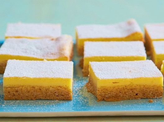 Photo Lemon cake with curd cream