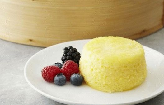 Photo Lemon souffle in a double boiler
