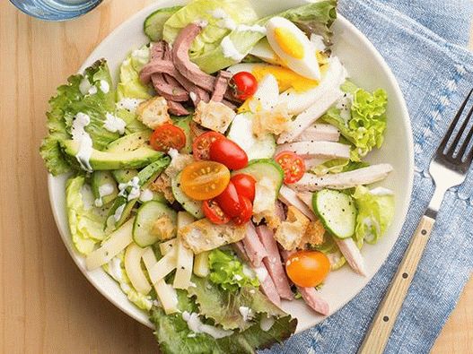 Photo Salad with meat slices