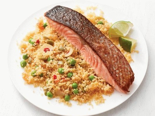 Photo Salmon with couscous and peas