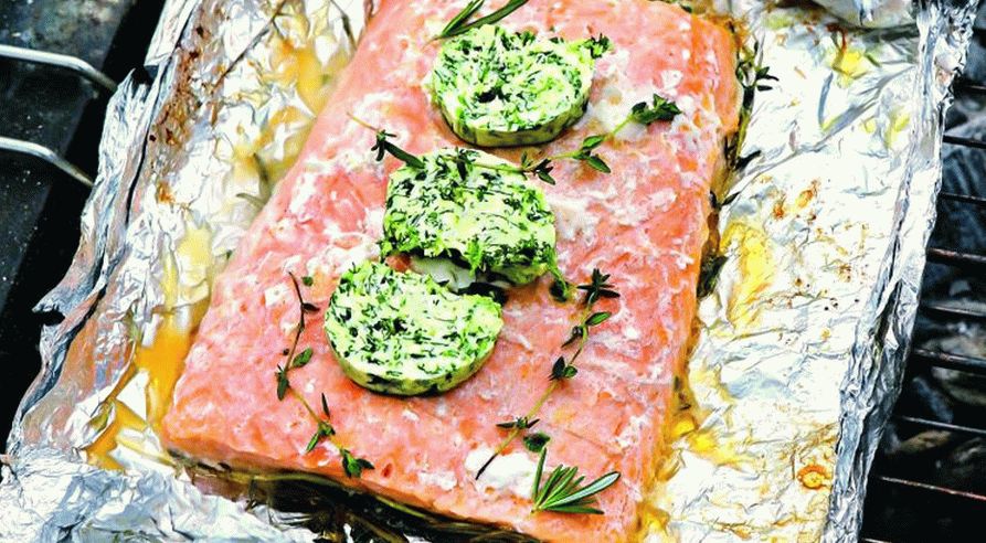 Grilled salmon in foil