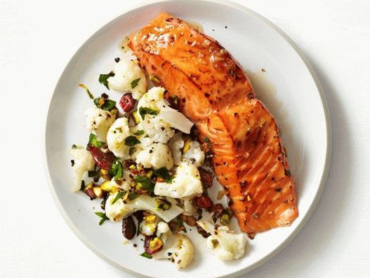 Photo Salmon in soy sauce and maple syrup