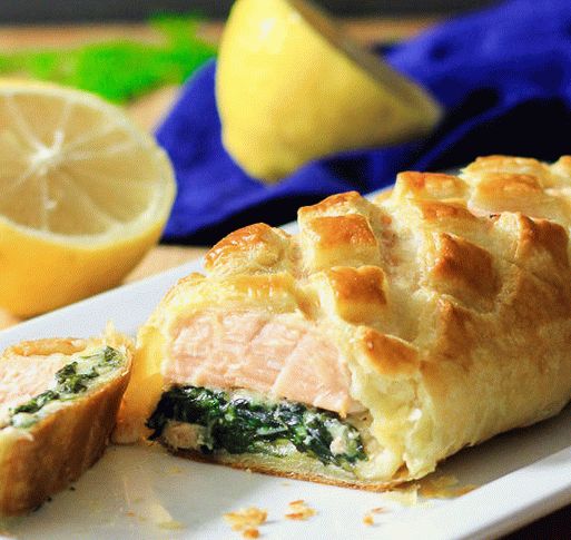 Photo Salmon Wellington with mushrooms and spinach