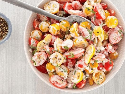 Photo of the dish - Salad with cherry tomatoes and buttermilk dressing