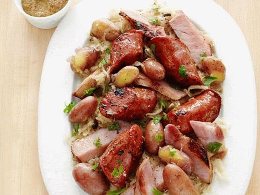 Photo of the dish - Sausages stewed with sauerkraut