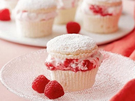 Photo of the dish - Cupcakes with raspberry cream