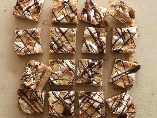 Photo of the dish - Smor Bars with pieces of cookies