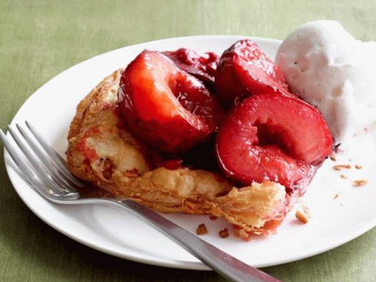 Photo of the dish - Simple plum tart from puff pastry