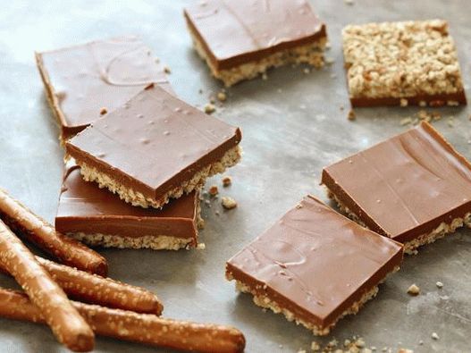 Photo of the dish - Cakes with chocolate, peanuts and straws without baking