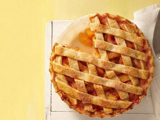 Peach pie in a rustic way