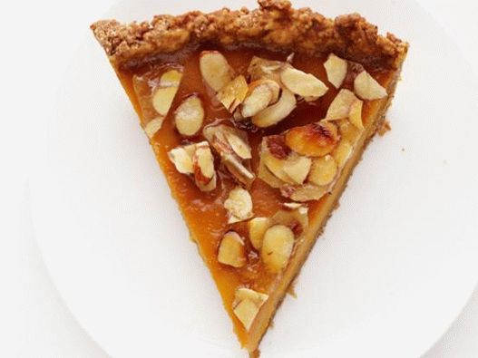 Pumpkin Pie with Amaretto and Almond Pralines