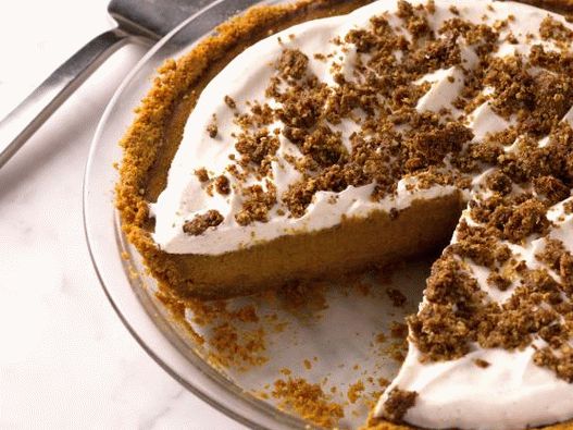 Pumpkin Pie with Cinnamon Powder and Graham Cracker Cake