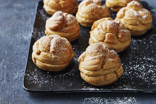 Gluten-free spicy pumpkin profiteroles