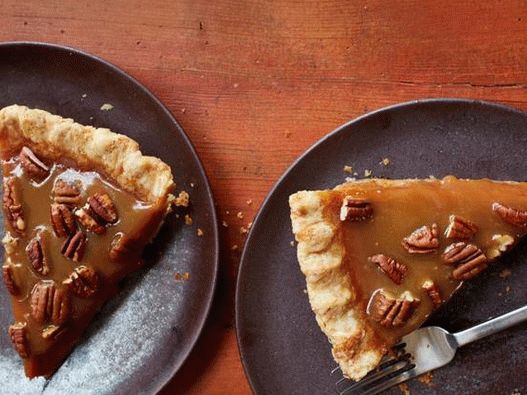 Pumpkin pie with caramel, dates and nuts