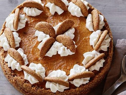 Pumpkin pie with a base of gingerbread cookies with ginger cream